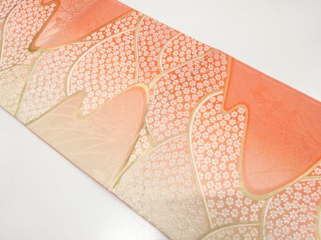 未使用品　辻梅製　霞取りに山並・桜模様織り出し袋帯(未仕立て)